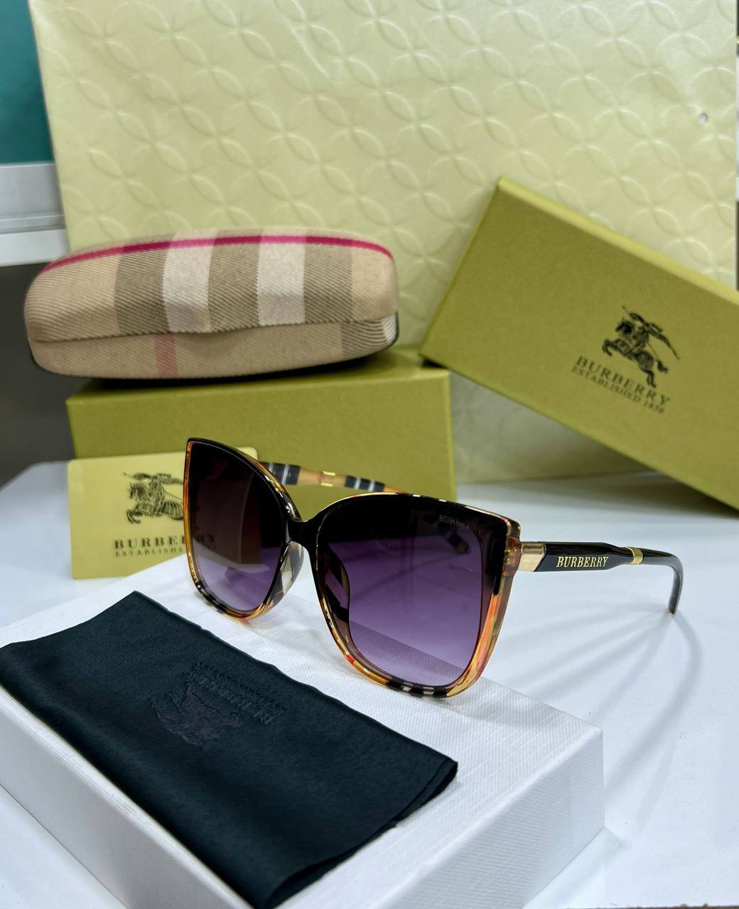 Check Round Burberry