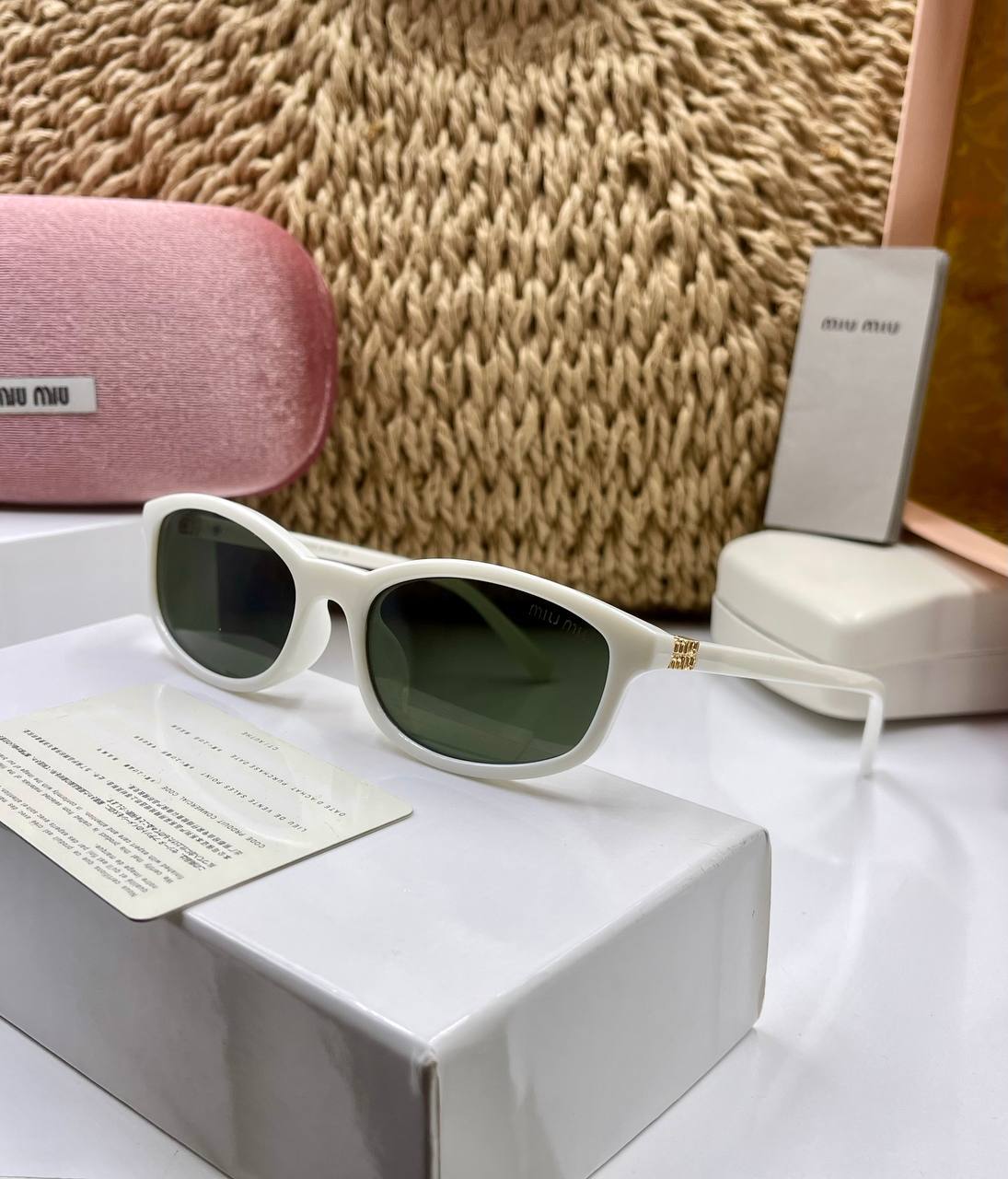 Miu Regard sunglasses