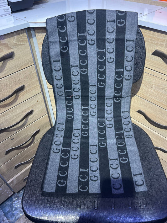 Gucci – Écharpe en laine GG